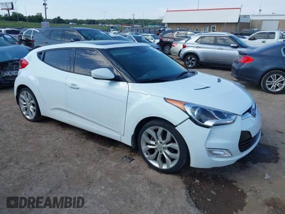 2012 Hyundai Veloster w/Black Int z VIN KMHTC6AD0CU023702, wystawiony jako IAAI lot #43149525 z przebiegiem 166 308 mil mil oraz . Historia ofert i sprzedaży dostępna na DreamBid. Obrazek 1.