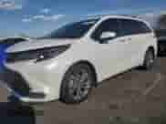 2024 Toyota Sienna Platinum с VIN 5TDERKECXRS215390, выставлен на аукционе Copart как лот 70778605 с пробегом 15 457 миль миль и Списание • Salvage title. История ставок и продаж доступна на DreamBid. Изображение 1.