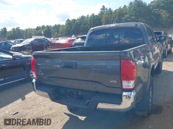 2017 Toyota Tacoma SR5 with VIN 3TMCZ5AN0HM102398, listed as a IAAI auction lot 43141321 with 136,440 mi miles and . Bid and sale history available at DreamBid. Image 17.