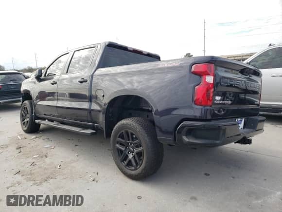 2024 Chevrolet Silverado 1500 Custom Trail Boss z VIN 3GCPDCEK8RG398601, wystawiony jako Copart lot #88468505 z przebiegiem 933 mil mil oraz Szkoda całkowita • Salvage title. Historia ofert i sprzedaży dostępna na DreamBid. Obrazek 2.