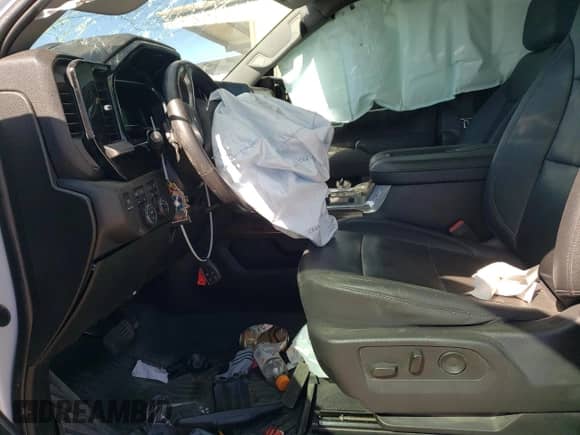 2022 Chevrolet Silverado 1500 RST z VIN 1GCUDEET1NZ599080, wystawiony jako Copart lot #48054855 z przebiegiem Nie podano mil oraz Szkoda całkowita • Salvage title. Historia ofert i sprzedaży dostępna na DreamBid. Obrazek 7.