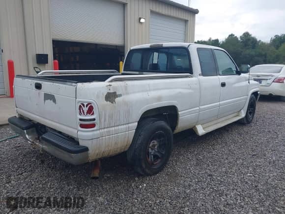 1996 Dodge 1500 with VIN 3B7HC13Y1TG148756, listed as a IAAI auction lot 43350645 with 261,523 mi miles and . Bid and sale history available at DreamBid. Image 4.