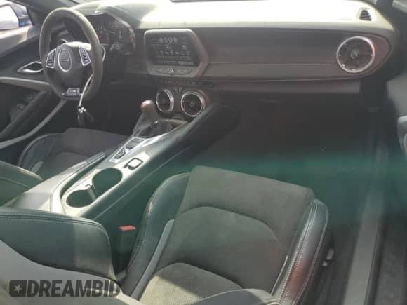 2018 Chevrolet Camaro 1SS z VIN 1G1FE1R75J0185061, wystawiony jako Copart lot #62646465 z przebiegiem 23 067 mil mil oraz Szkoda całkowita • Salvage title. Historia ofert i sprzedaży dostępna na DreamBid. Obrazek 8.