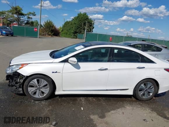 2014 Hyundai Sonata z VIN KMHEC4A47EA112913, wystawiony jako IAAI lot #43081223 z przebiegiem 188 132 mil mil oraz . Historia ofert i sprzedaży dostępna na DreamBid. Obrazek 15.