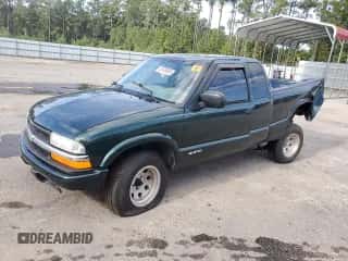 2003 Chevrolet S-10 LS z VIN 1GCCS19XX38105289, wystawiony jako Copart lot #81549855 z przebiegiem 178 353 mil mil oraz Szkoda całkowita • Salvage title. Historia ofert i sprzedaży dostępna na DreamBid. Obrazek 1.