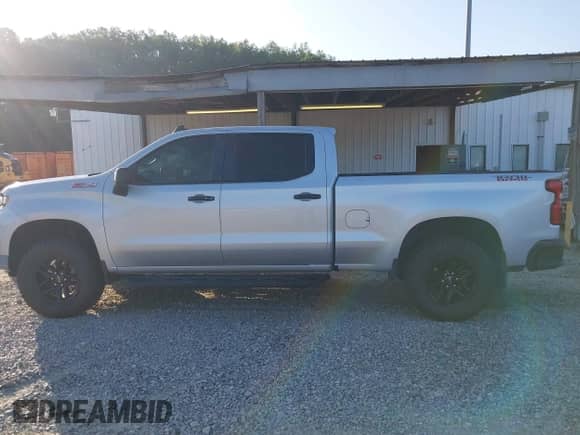 2020 Chevrolet Silverado 1500 LT Trail Boss с VIN 1GCPYFEL2LZ227090, выставлен на аукционе IAAI как лот 42757022 с пробегом 44 995 миль миль и . История ставок и продаж доступна на DreamBid. Изображение 15.