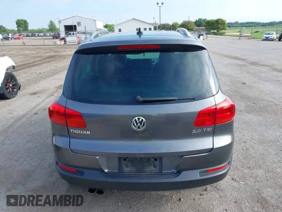 2012 Volkswagen Tiguan S с VIN WVGAV7AX1CW004596, выставлен на аукционе IAAI как лот 42772345 с пробегом 93 758 миль миль и . История ставок и продаж доступна на DreamBid. Изображение 16.