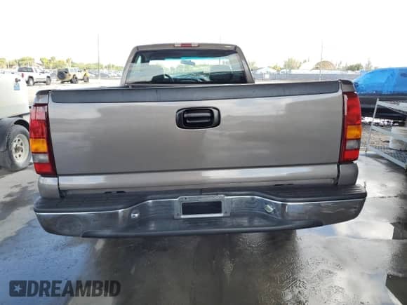 2000 Chevrolet Silverado 1500 LS with VIN 1GCEC14V3YE350780, listed as a Copart auction lot 51904584 with 270,350 mi miles and Salvage title. Bid and sale history available at DreamBid. Image 6.