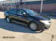 2013 Toyota Camry LE z VIN 4T1BD1FK0DU092684, wystawiony jako Copart lot #84999485 z przebiegiem 458 354 mil mil oraz Czysty tytuł • Clean title. Historia ofert i sprzedaży dostępna na DreamBid. Obrazek 4.