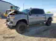 2024 Chevrolet Silverado 1500 Custom Trail Boss z VIN 3GCUDCE87RG219052, wystawiony jako Copart lot #56538995 z przebiegiem 22 030 mil mil oraz Szkoda całkowita • Salvage title. Historia ofert i sprzedaży dostępna na DreamBid. Obrazek 1.
