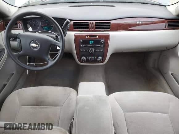 2008 Chevrolet Impala LT z VIN 2G1WT58N189128787, wystawiony jako Copart lot #82546545 z przebiegiem 188 876 mil mil oraz Czysty tytuł • Clean title. Historia ofert i sprzedaży dostępna na DreamBid. Obrazek 8.