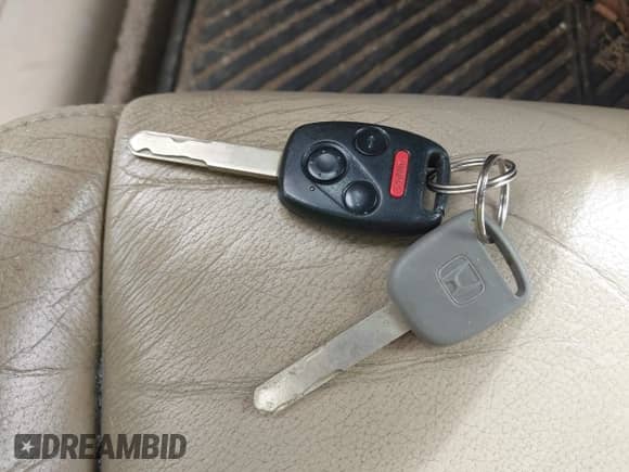 2003 Honda Accord EX z VIN 1HGCM55623A033173, wystawiony jako IAAI lot #43094294 z przebiegiem 121 091 mil mil oraz . Historia ofert i sprzedaży dostępna na DreamBid. Obrazek 11.