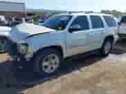 2010 Chevrolet Tahoe LTZ z VIN 1GNUCCE04AR277838, wystawiony jako IAAI lot #42854131 z przebiegiem 161 680 mil mil oraz . Historia ofert i sprzedaży dostępna na DreamBid. Obrazek 20.