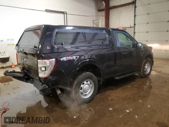 2021 Ford F-150 XL z VIN 1FTMF1EP8MKD83806, wystawiony jako Copart lot #48136935 z przebiegiem 104 148 mil mil oraz Czysty tytuł • Clean title. Historia ofert i sprzedaży dostępna na DreamBid. Obrazek 3.