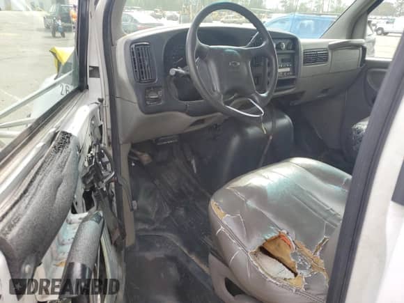 2001 Chevrolet Express Commercial E23 с VIN 1GBHG31R611147016, выставлен на аукционе Copart как лот 51247835 с пробегом Не указан миль и Списание • Salvage title. История ставок и продаж доступна на DreamBid. Изображение 8.