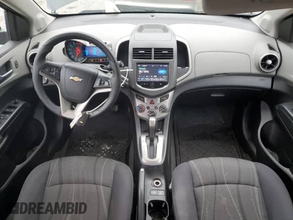 2015 Chevrolet Sonic LT z VIN 1G1JC5SB0F4158534, wystawiony jako Copart lot #54782885 z przebiegiem 129 182 mil mil oraz Szkoda całkowita • Salvage title. Historia ofert i sprzedaży dostępna na DreamBid. Obrazek 8.
