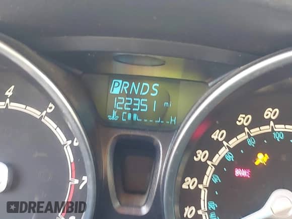 2014 Ford Fiesta SE z VIN 3FADP4BJ3EM163245, wystawiony jako IAAI lot #43133952 z przebiegiem 122 351 mil mil oraz . Historia ofert i sprzedaży dostępna na DreamBid. Obrazek 7.