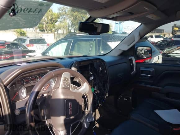 2018 GMC Sierra 1500 SLT z VIN 3GTP1NEC7JG332428, wystawiony jako IAAI lot #43496885 z przebiegiem Nie podano mil oraz . Historia ofert i sprzedaży dostępna na DreamBid. Obrazek 5.