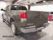 2011 Toyota Tundra с VIN 5TFUY5F16BX171501, выставлен на аукционе IAAI как лот 42282175 с пробегом 281 311 миль миль и . История ставок и продаж доступна на DreamBid. Изображение 3.