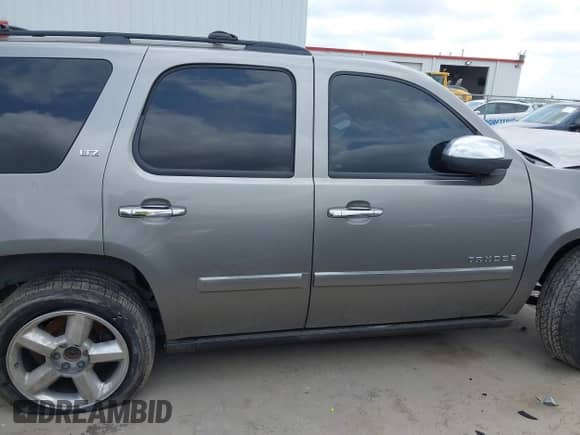 2008 Chevrolet Tahoe 1LT z VIN 1GNFC13038R207600, wystawiony jako IAAI lot #42142968 z przebiegiem 133 926 mil mil oraz . Historia ofert i sprzedaży dostępna na DreamBid. Obrazek 14.