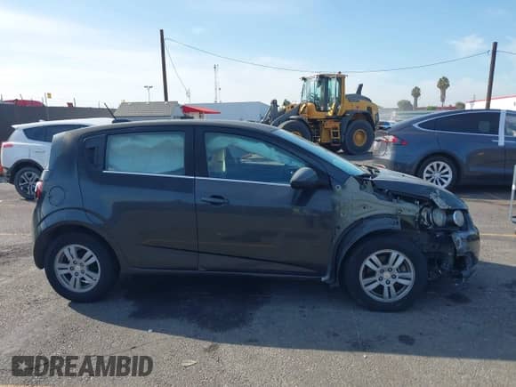 2016 Chevrolet Sonic LT с VIN 1G1JC6SG1G4148808, выставлен на аукционе IAAI как лот 43045367 с пробегом 87 042 миль миль и . История ставок и продаж доступна на DreamBid. Изображение 13.