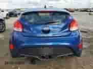 2017 Hyundai Veloster Turbo z VIN KMHTC6AEXHU308682, wystawiony jako Copart lot #85188235 z przebiegiem 87 135 mil mil oraz Nie do naprawy • Non repairable. Historia ofert i sprzedaży dostępna na DreamBid. Obrazek 6.