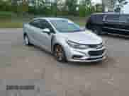 2017 Chevrolet Cruze LT z VIN 1G1BE5SM3H7237486, wystawiony jako IAAI lot #43286450 z przebiegiem 123 809 mil mil oraz . Historia ofert i sprzedaży dostępna na DreamBid. Obrazek 1.