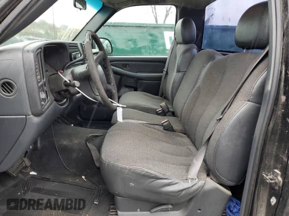 2000 Chevrolet Silverado 1500 with VIN 1GCEC14V0YE395868, listed as a Copart auction lot 46580585 with 208,942 mi miles and Clean title. Bid and sale history available at DreamBid. Image 7.