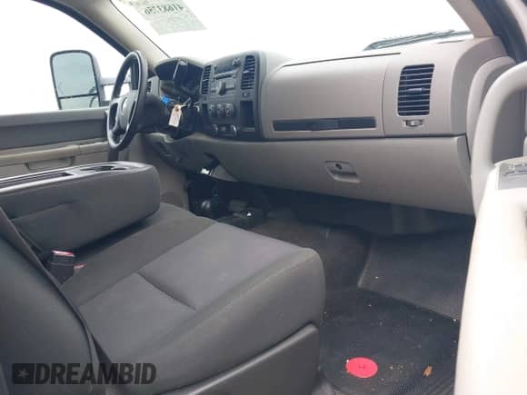 2013 Chevrolet Silverado 2500HD Work Truck z VIN 1GC1KVC85DF123549, wystawiony jako IAAI lot #41683756 z przebiegiem 150 572 mil mil oraz . Historia ofert i sprzedaży dostępna na DreamBid. Obrazek 5.