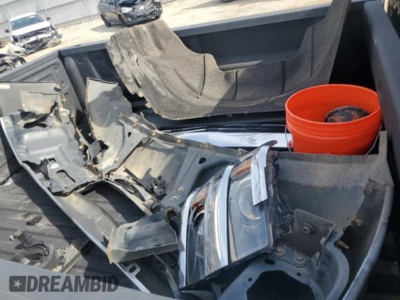 2017 Chevrolet Silverado 2500HD Work Truck z VIN 1GC1KUEYXHF183047, wystawiony jako Copart lot #45533395 z przebiegiem 70 990 mil mil oraz Szkoda całkowita • Salvage title. Historia ofert i sprzedaży dostępna na DreamBid. Obrazek 14.