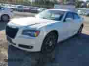 2012 Chrysler 300 S с VIN 2C3CCAGG1CH280657, выставлен на аукционе IAAI как лот 43516691 с пробегом 173 332 миль миль и . История ставок и продаж доступна на DreamBid. Изображение 2.