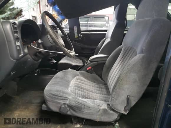 2000 Chevrolet Blazer LS с VIN 1GNCT18WXYK132399, выставлен на аукционе Copart как лот 87880555 с пробегом 89 350 миль миль и Чистый • Clean title. История ставок и продаж доступна на DreamBid. Изображение 7.