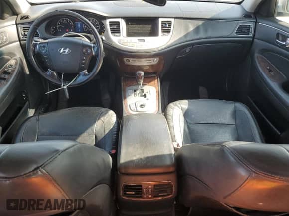 2010 Hyundai Genesis z VIN KMHGC4DE0AU092347, wystawiony jako Copart lot #61107745 z przebiegiem 183 222 mil mil oraz Szkoda całkowita • Salvage title. Historia ofert i sprzedaży dostępna na DreamBid. Obrazek 8.