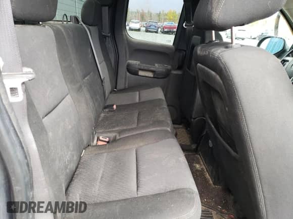 2010 GMC Sierra 1500 z VIN 1GTSKVEA5AZ252857, wystawiony jako Copart lot #86763435 z przebiegiem 248 619 mil mil oraz Nie do naprawy • Non repairable. Historia ofert i sprzedaży dostępna na DreamBid. Obrazek 10.