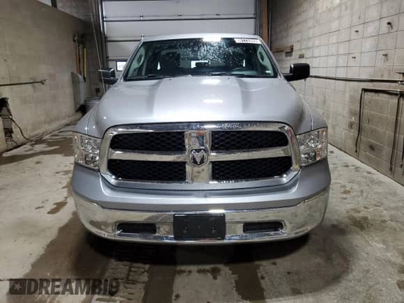 2024 Ram 1500 SLT z VIN 1C6RR7GGXRS156550, wystawiony jako Copart lot #80173395 z przebiegiem 25 991 mil mil oraz Czysty tytuł • Clean title. Historia ofert i sprzedaży dostępna na DreamBid. Obrazek 5.