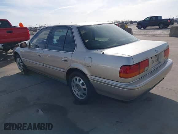 1993 Honda Accord с VIN JHMCB7688PC032439, выставлен на аукционе IAAI как лот 41813812 с пробегом 237 579 миль миль и . История ставок и продаж доступна на DreamBid. Изображение 3.
