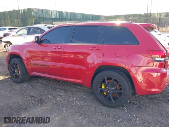 2018 Jeep Grand Cherokee SRT с VIN 1C4RJFDJXJC384556, выставлен на аукционе IAAI как лот 40997181 с пробегом Не указан миль и . История ставок и продаж доступна на DreamBid. Изображение 13.