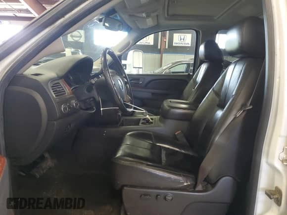 2011 Chevrolet Silverado 2500HD LTZ z VIN 1GC1KYC89BF260220, wystawiony jako Copart lot #57299895 z przebiegiem 223 957 mil mil oraz Czysty tytuł • Clean title. Historia ofert i sprzedaży dostępna na DreamBid. Obrazek 7.