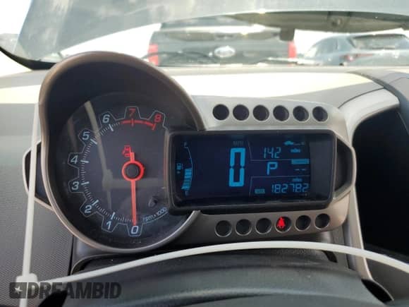 2013 Chevrolet Sonic LT с VIN 1G1JC6SBXD4138827, выставлен на аукционе Copart как лот 65731615 с пробегом 182 782 миль миль и Списание • Salvage title. История ставок и продаж доступна на DreamBid. Изображение 9.
