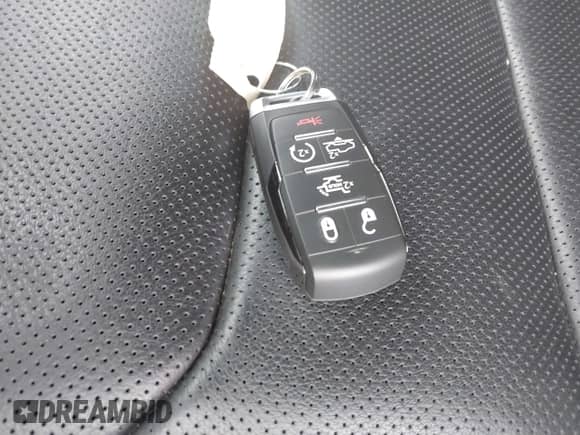 2025 Ram 1500 Limited z VIN 1C6SRFHP8SN582445, wystawiony jako IAAI lot #41884206 z przebiegiem 13 460 mil mil oraz . Historia ofert i sprzedaży dostępna na DreamBid. Obrazek 11.