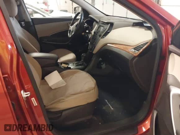 2014 Hyundai Santa Fe z VIN 5XYZUDLB9EG228614, wystawiony jako IAAI lot #42400252 z przebiegiem 105 132 mil mil oraz . Historia ofert i sprzedaży dostępna na DreamBid. Obrazek 5.