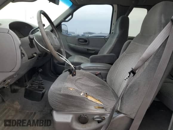 2001 Ford F-150 XL с VIN 1FTRX18L01KF00186, выставлен на аукционе Copart как лот 86135485 с пробегом 227 933 миль миль и Чистый • Clean title. История ставок и продаж доступна на DreamBid. Изображение 7.