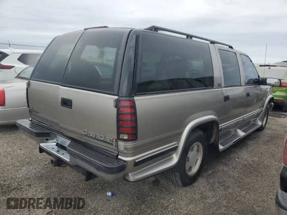1999 Chevrolet Suburban с VIN 1GBEC16R8XJ514597, выставлен на аукционе Copart как лот 76575584 с пробегом 176 870 миль миль и На запчасти • Non repairable. История ставок и продаж доступна на DreamBid. Изображение 3.
