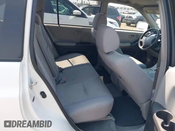 2005 Toyota Highlander с VIN JTEGP21A550057956, выставлен на аукционе IAAI как лот 42921011 с пробегом 213 834 миль миль и . История ставок и продаж доступна на DreamBid. Изображение 8.