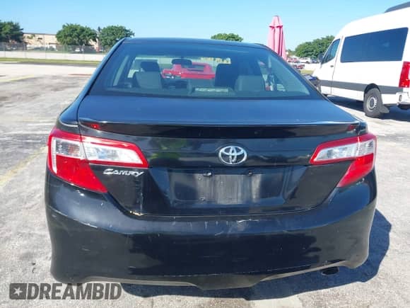 2014 Toyota Camry L z VIN 4T1BF1FK6EU330209, wystawiony jako IAAI lot #43584677 z przebiegiem 79 370 mil mil oraz . Historia ofert i sprzedaży dostępna na DreamBid. Obrazek 16.