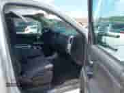 2018 Chevrolet Silverado 2500HD LT z VIN 1GC1KVEG9JF188050, wystawiony jako IAAI lot #42696983 z przebiegiem 103 599 mil mil oraz . Historia ofert i sprzedaży dostępna na DreamBid. Obrazek 5.