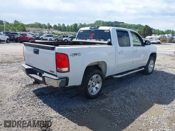 2007 GMC Sierra 1500 SLE1 z VIN 2GTEK13M271555096, wystawiony jako IAAI lot #42321434 z przebiegiem 221 352 mil mil oraz . Historia ofert i sprzedaży dostępna na DreamBid. Obrazek 4.