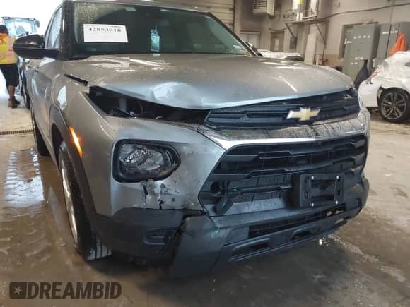 2023 Chevrolet TrailBlazer LS z VIN KL79MMS2XPB008233, wystawiony jako IAAI lot #42853018 z przebiegiem 21 766 mil mil oraz . Historia ofert i sprzedaży dostępna na DreamBid. Obrazek 6.