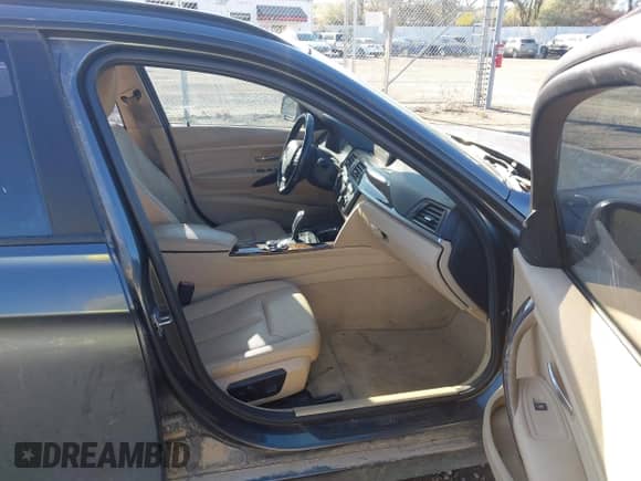 2014 BMW 3 Series 328i xDrive с VIN WBA3G7C52EF186165, выставлен на аукционе IAAI как лот 43443741 с пробегом 188 931 миль миль и . История ставок и продаж доступна на DreamBid. Изображение 5.