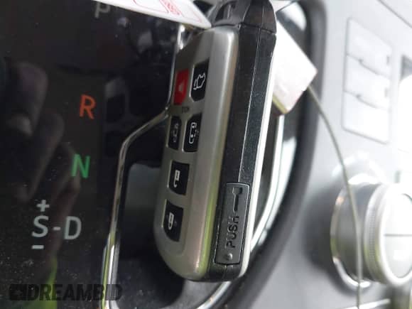 2019 Toyota Sienna XLE Auto Access Seat with VIN 5TDYZ3DC5KS983059, listed as a IAAI auction lot 42505168 with 69,231 mi miles and . Bid and sale history available at DreamBid. Image 11.